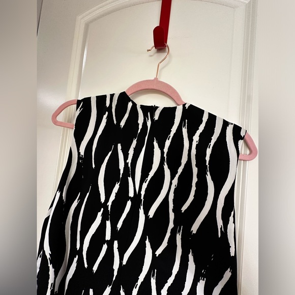 Abstractct Print Dress - Picture 7 of 12